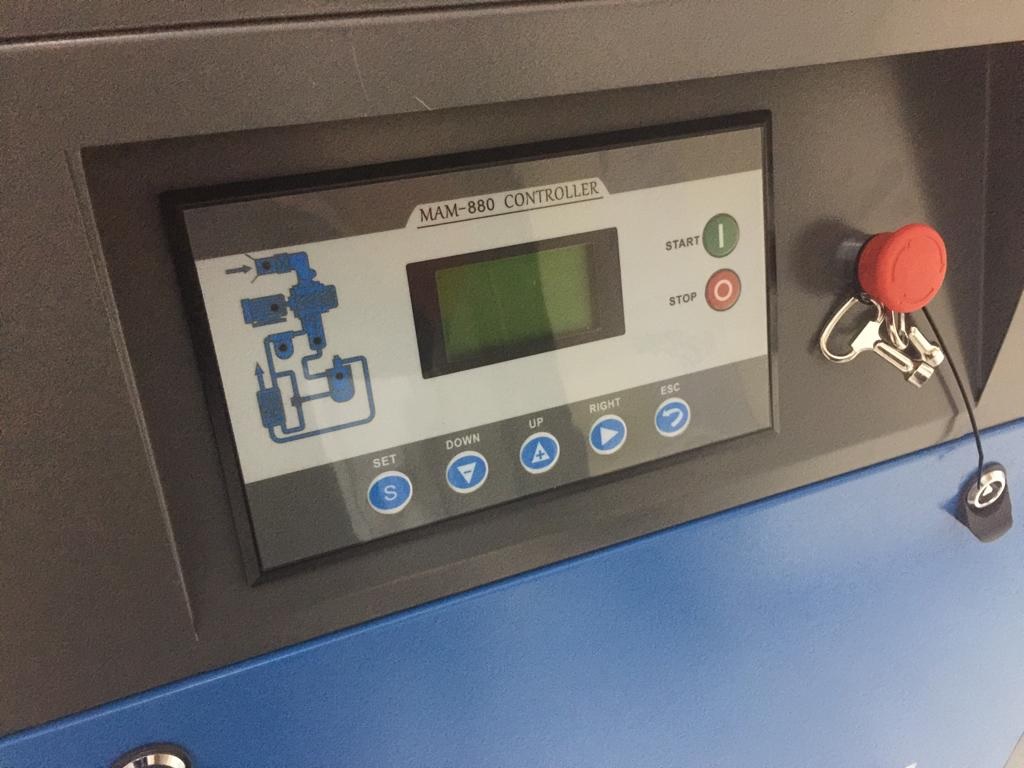 MAM 880 на панели компрессора